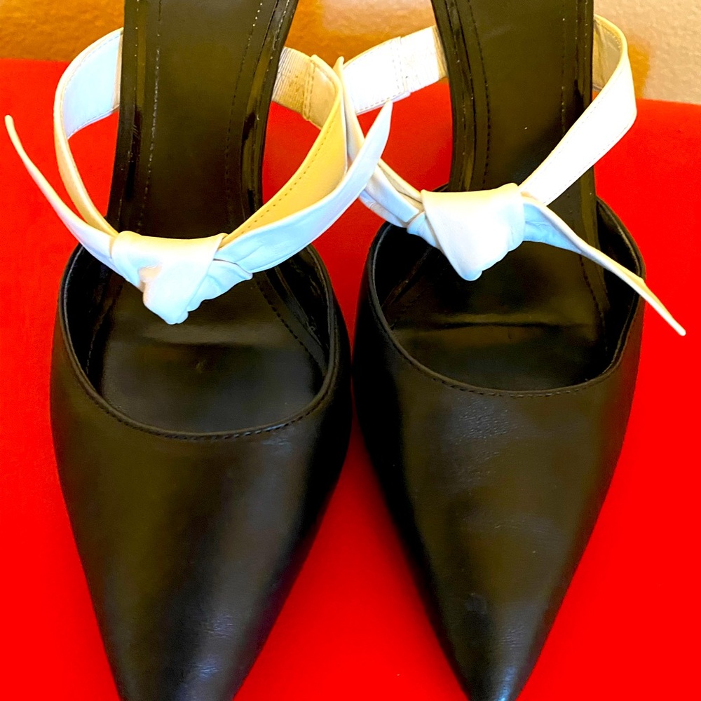 WHBM HEELS IN BLACK AND WHITE